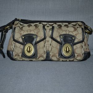 Coach turn lock signature tan legacy bag